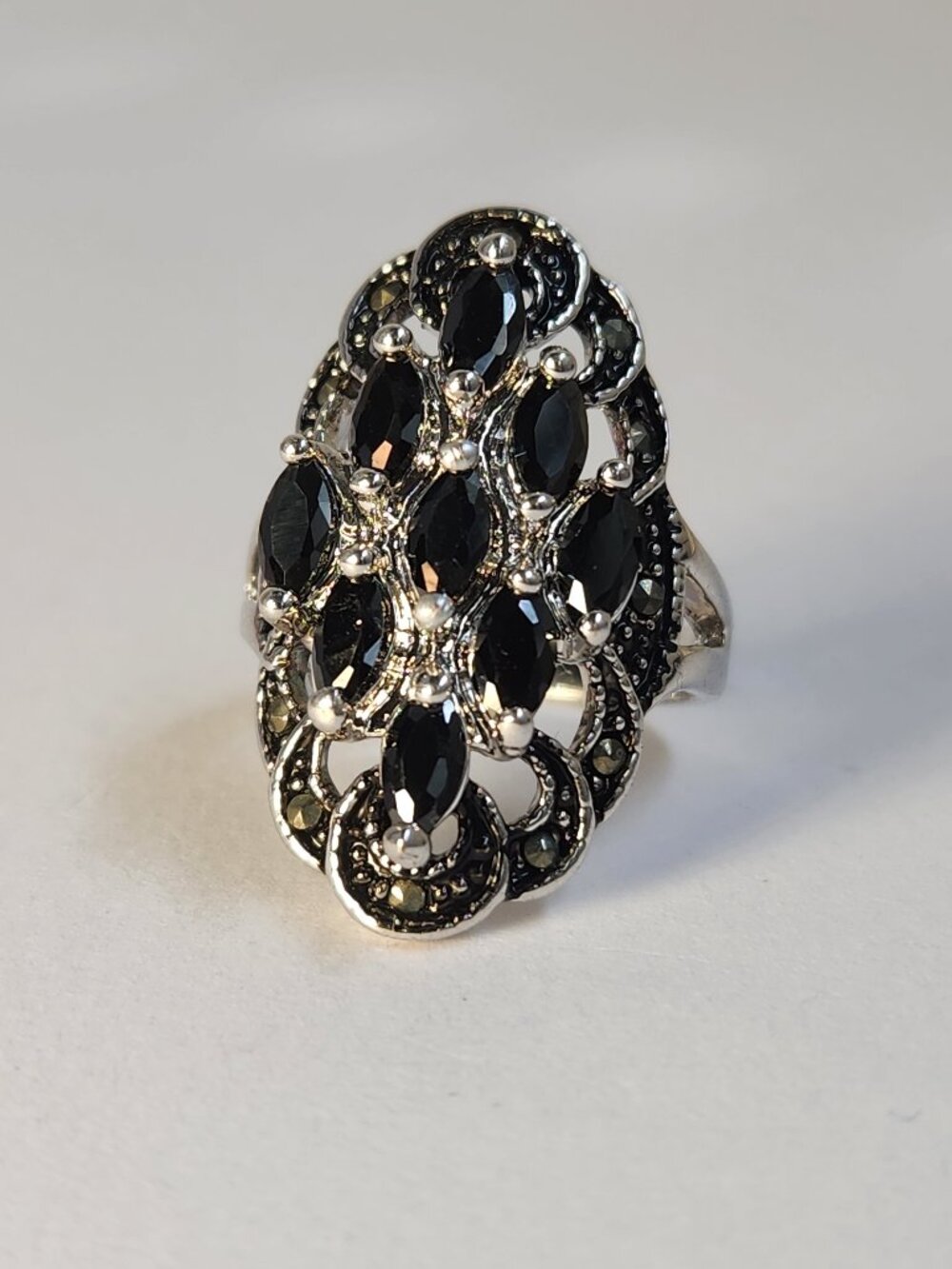 Vintage circa 1998 750 Marked Black Onyx Marcasite Style Statement Ring Size 7